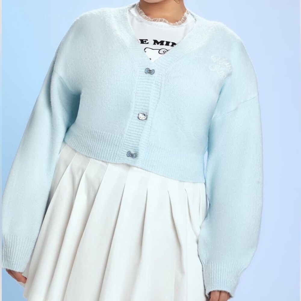 Hello kitty plus size‎ soft baby blue sweater in new condition.